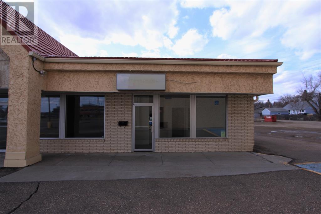 124, 4402 52 Avenue Property Photo 1