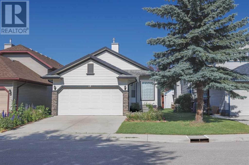 19 Erin Grove Se Property Photo 1