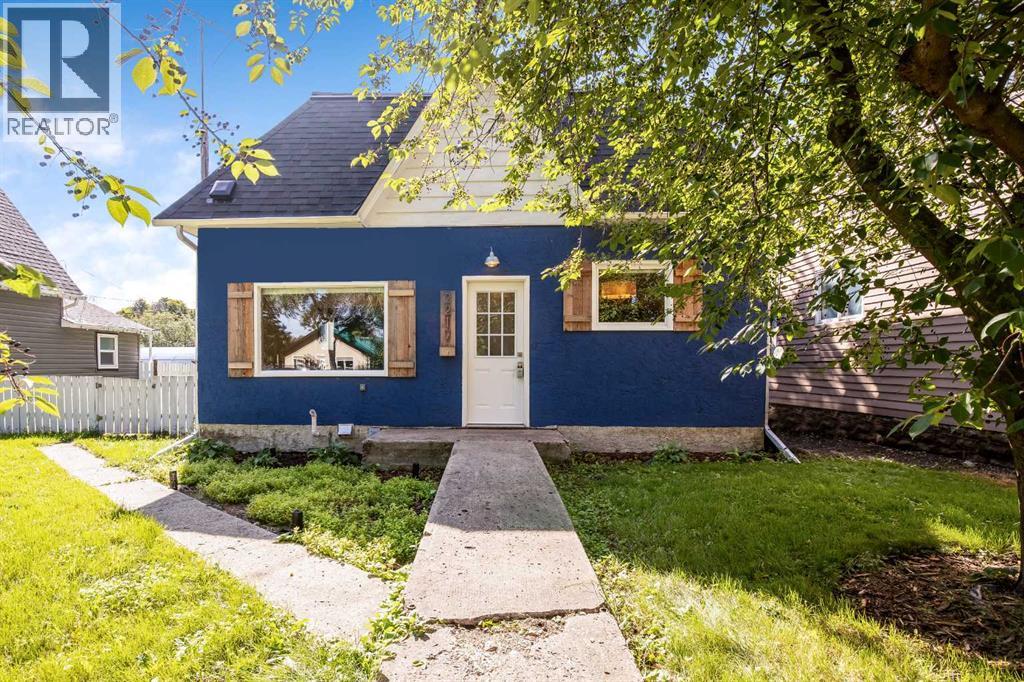 2217 22 Street Property Photo 1