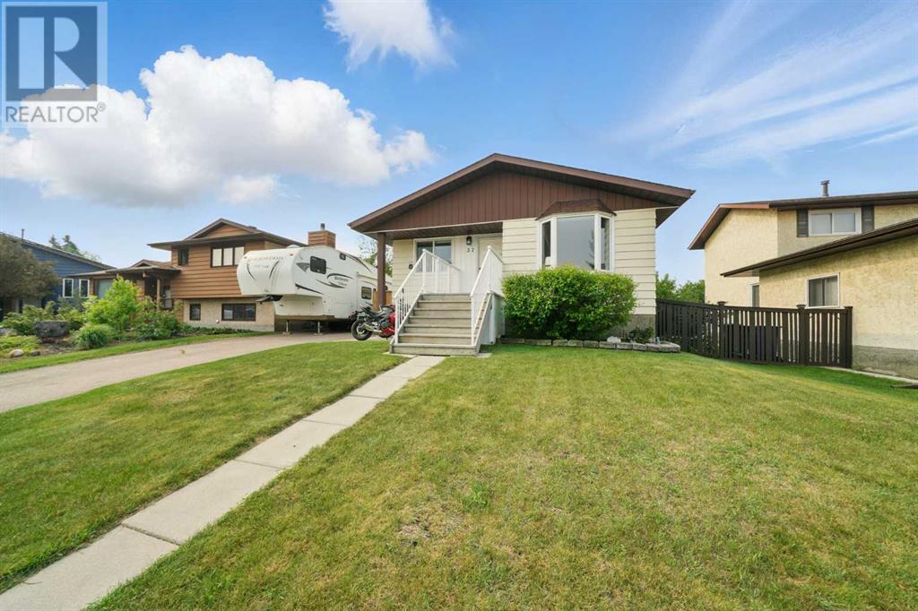37 Cunningham Crescent Property Photo 1