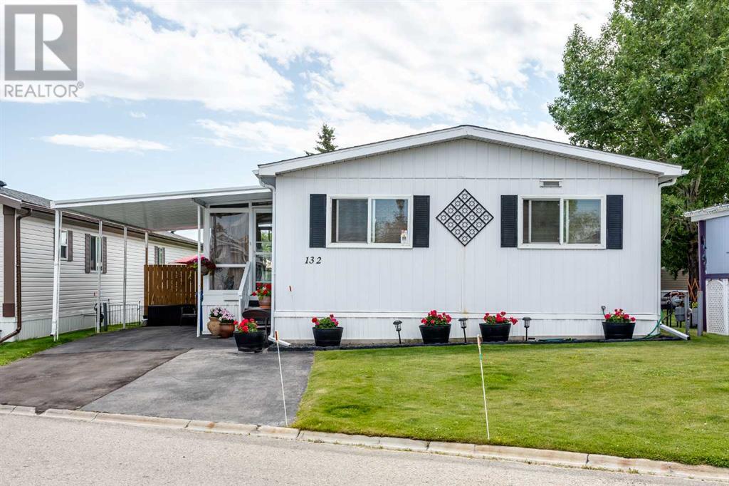 132, 99 Arbour Lake Road Nw Property Photo 1