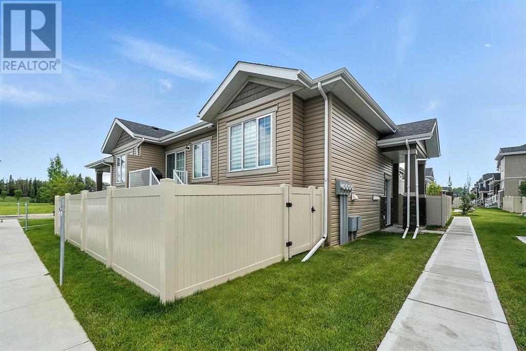 116 Golden Crescent Property Photo 1
