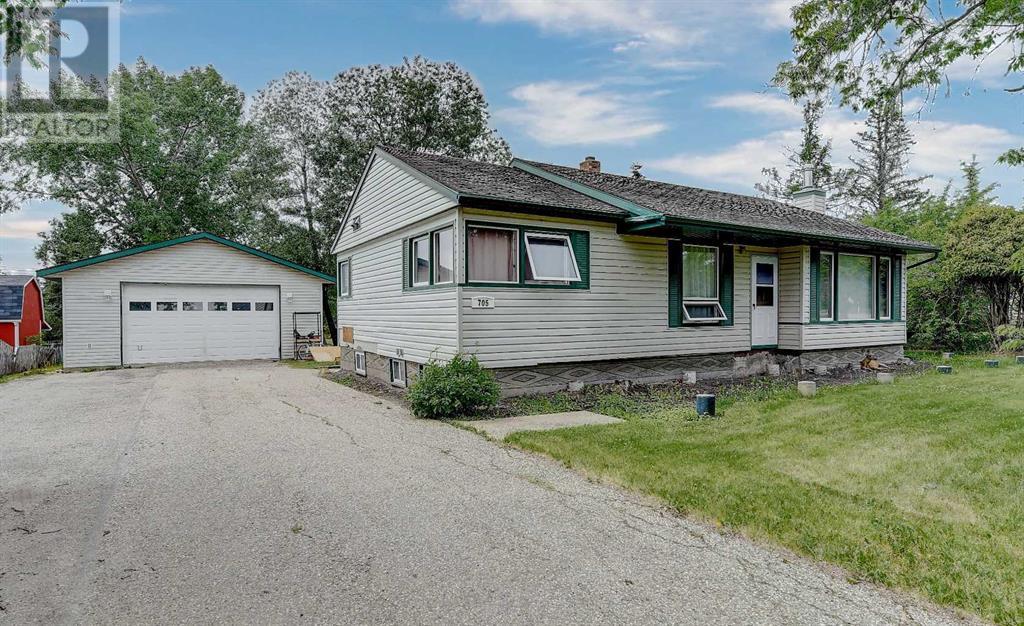 705 6 Avenue Property Photo 1