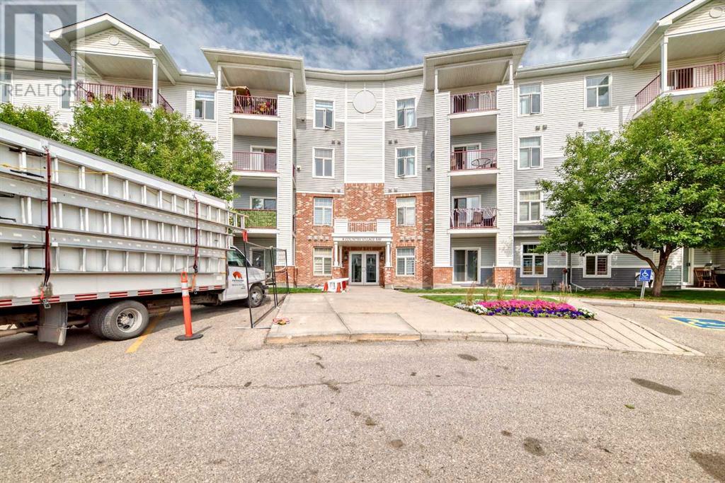 306, 8 Country Village Bay NE