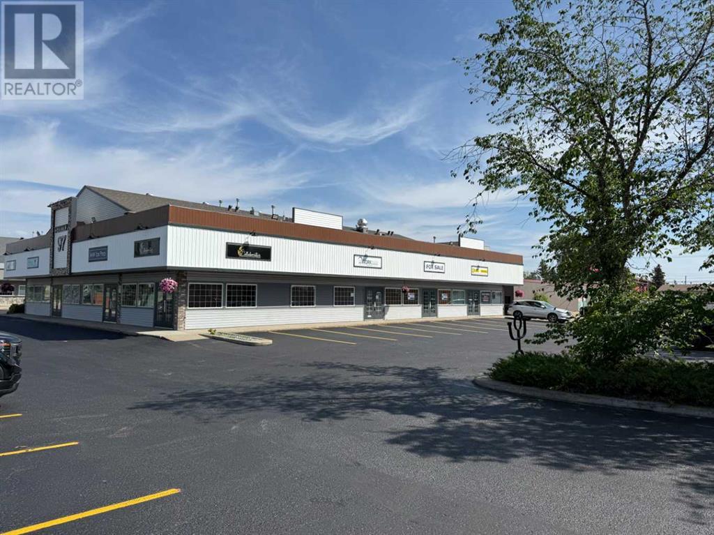105, 9840 97 Avenue Property Photo 1