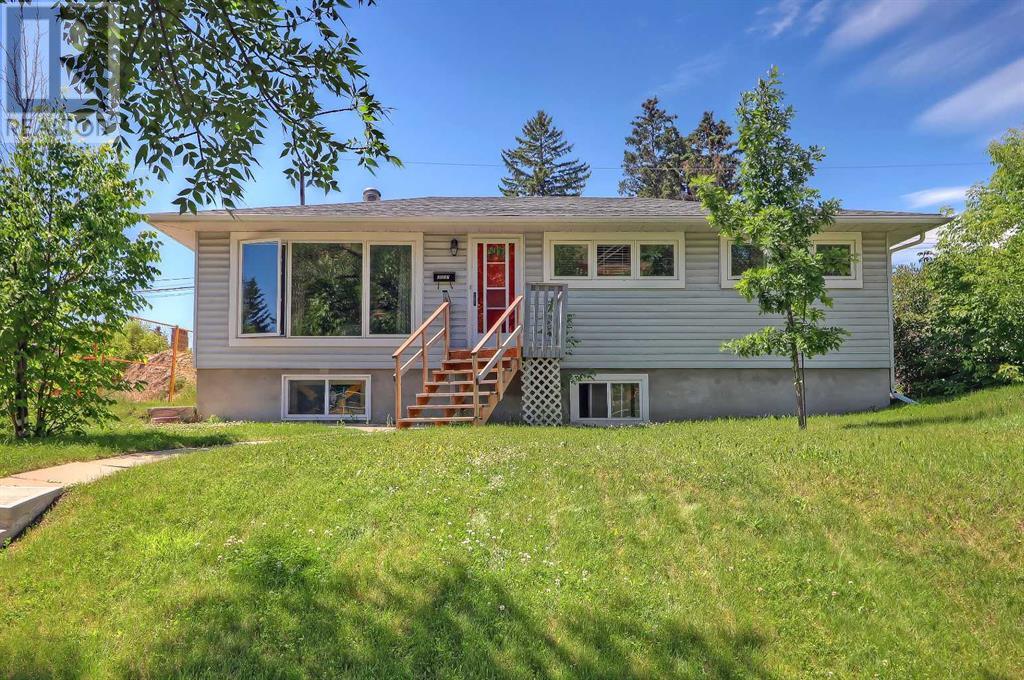 2027 37 Street Sw Property Photo 1