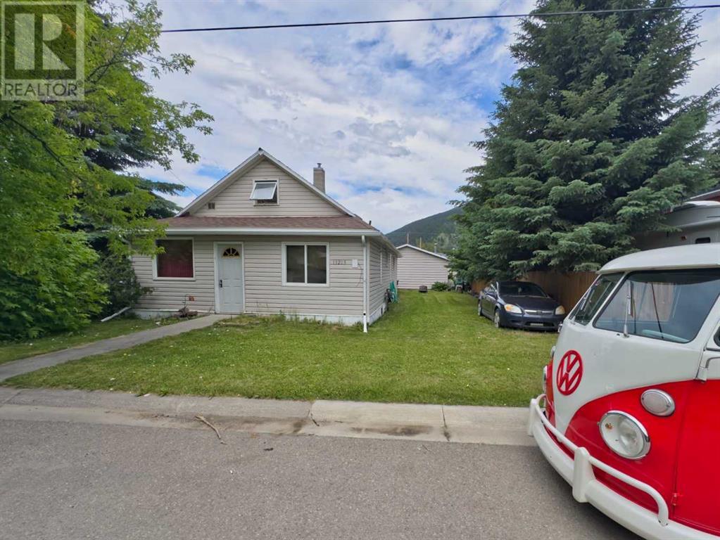 13205 15 Avenue Property Photo 1