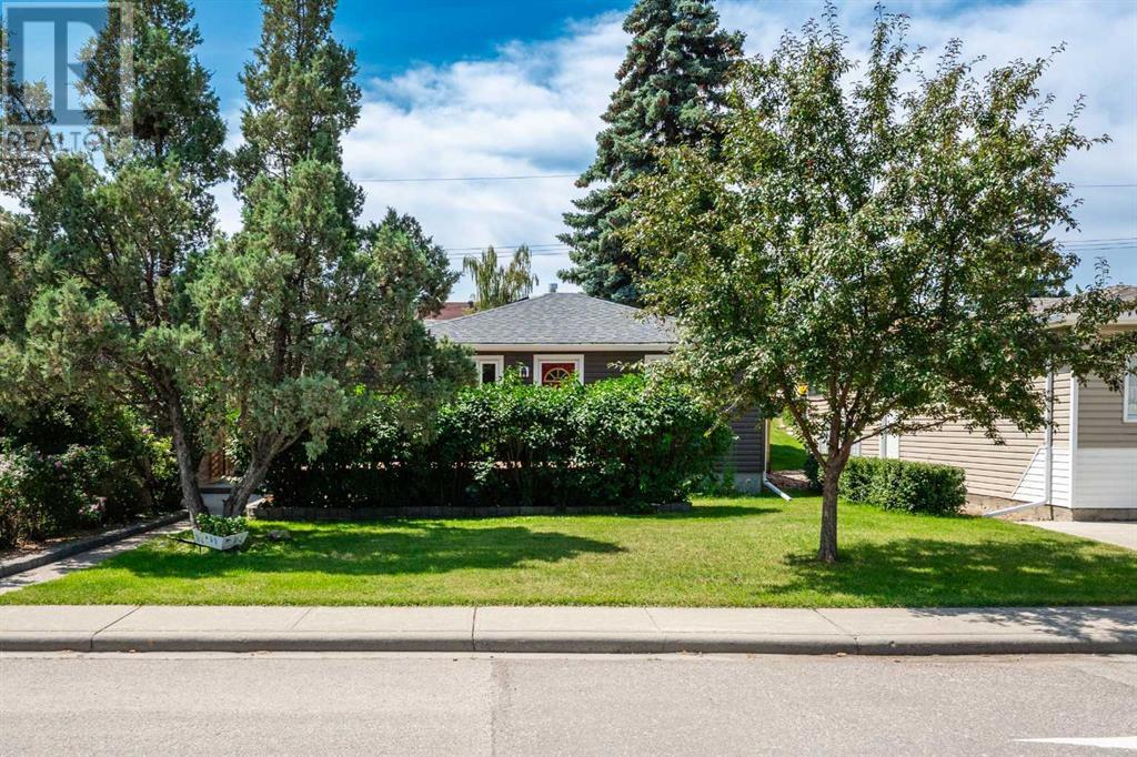 4639 70 Street Nw Property Photo 1