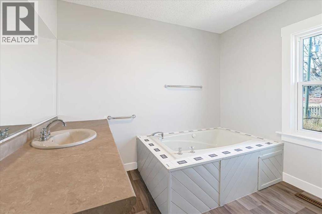 204050 Rr 245 Property Photo 17