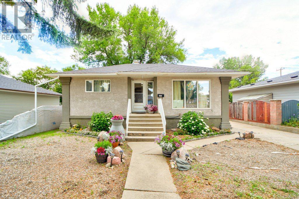1019 10 Avenue N Property Photo 1