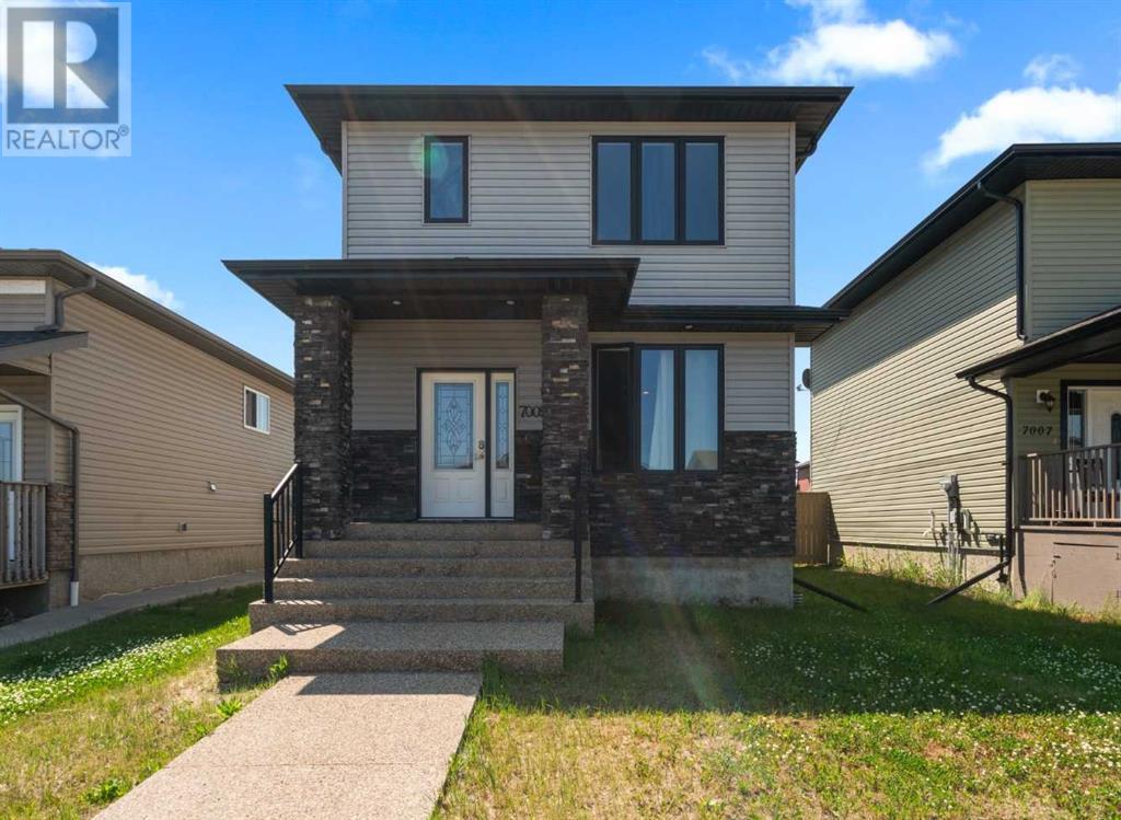 7005 50 Avenue Property Photo 1