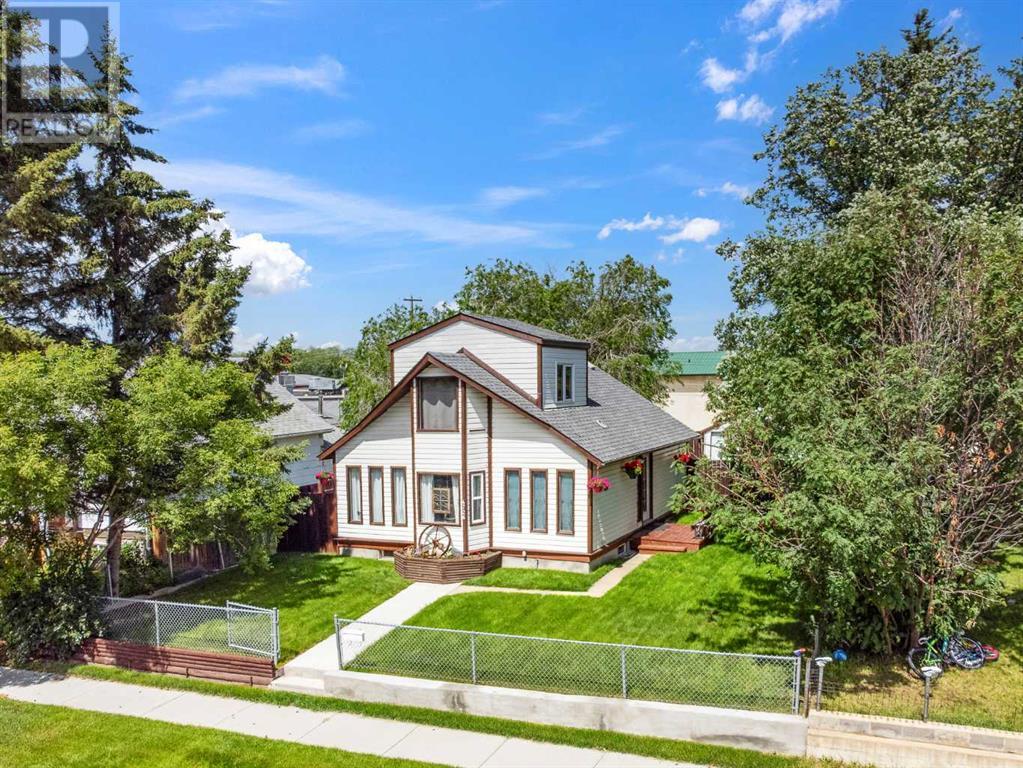 4726 43 Street Property Photo 1
