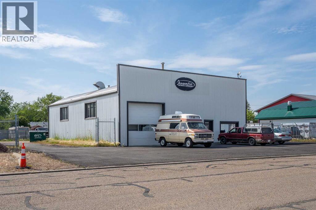 4712 44 Street Property Photo 1
