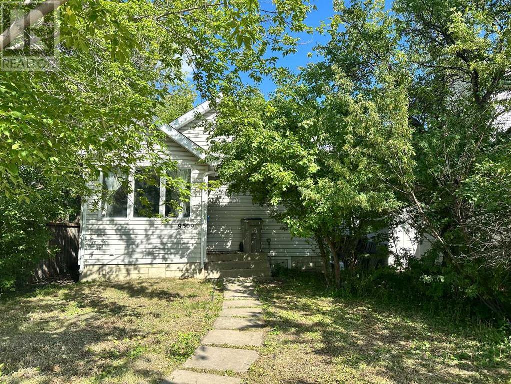 9509 102 Street Property Photo 1