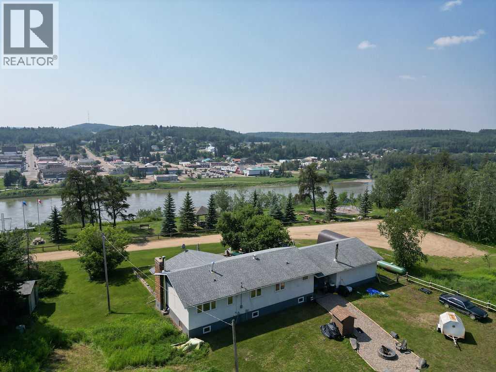 5009 52 Avenue Property Photo 1