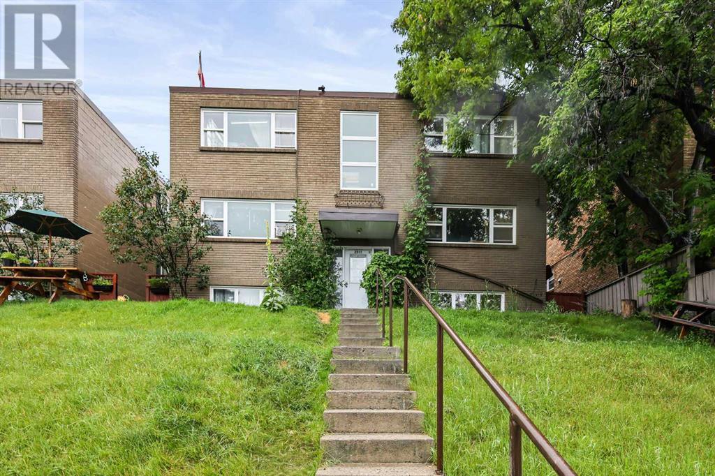 2, 2311 17a Street Sw Property Photo 1