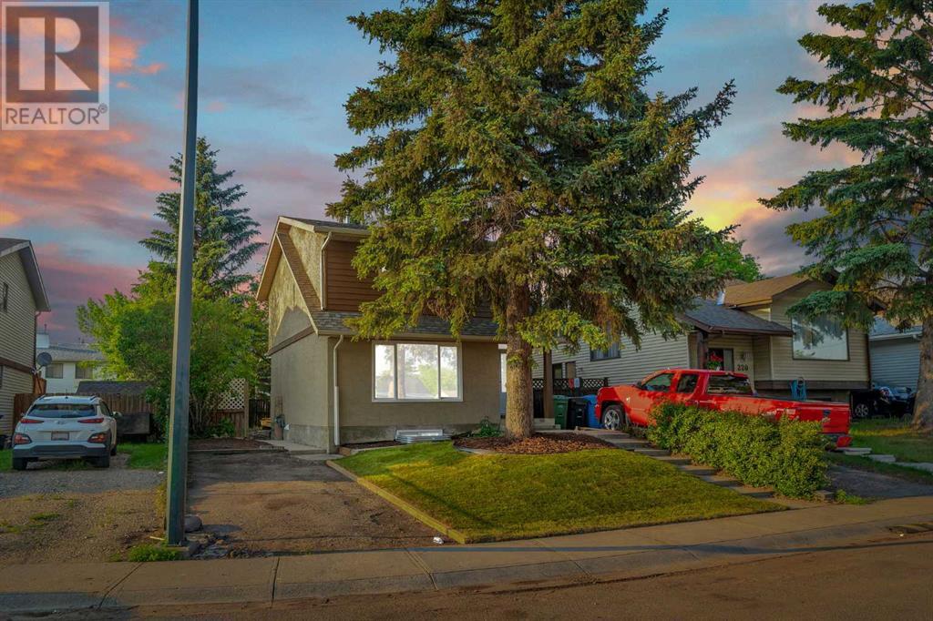 224 Abinger Crescent Ne Property Photo 1