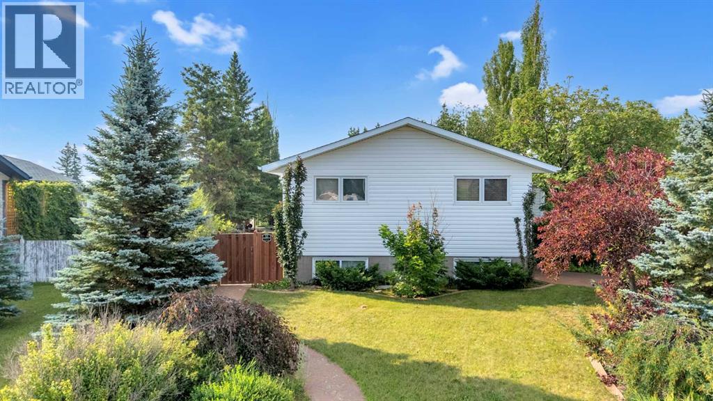 5211 55 Ave