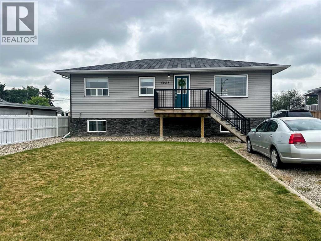 5028 42 Avenue Property Photo 1