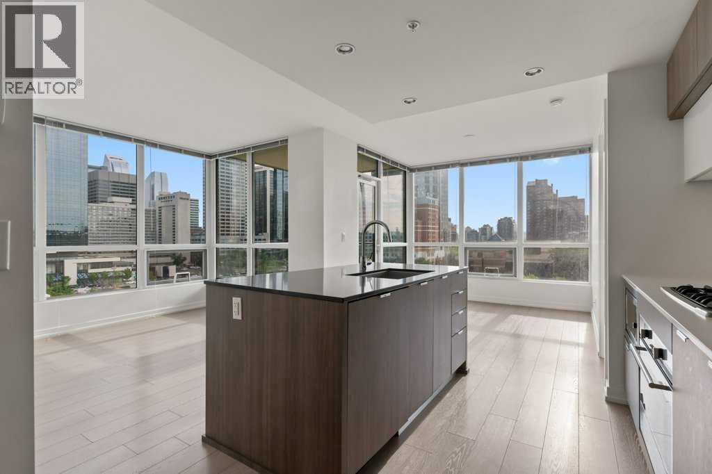 806, 128 2 Street SW