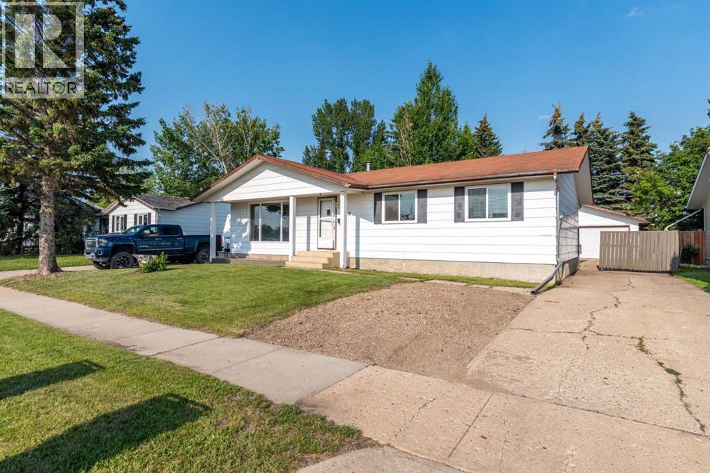 3113 47 Avenue Property Photo 1