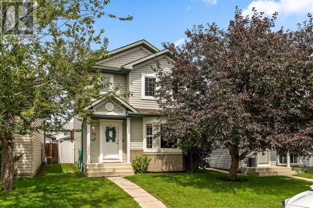 15 Erin Meadow Crescent Se Property Photo 1