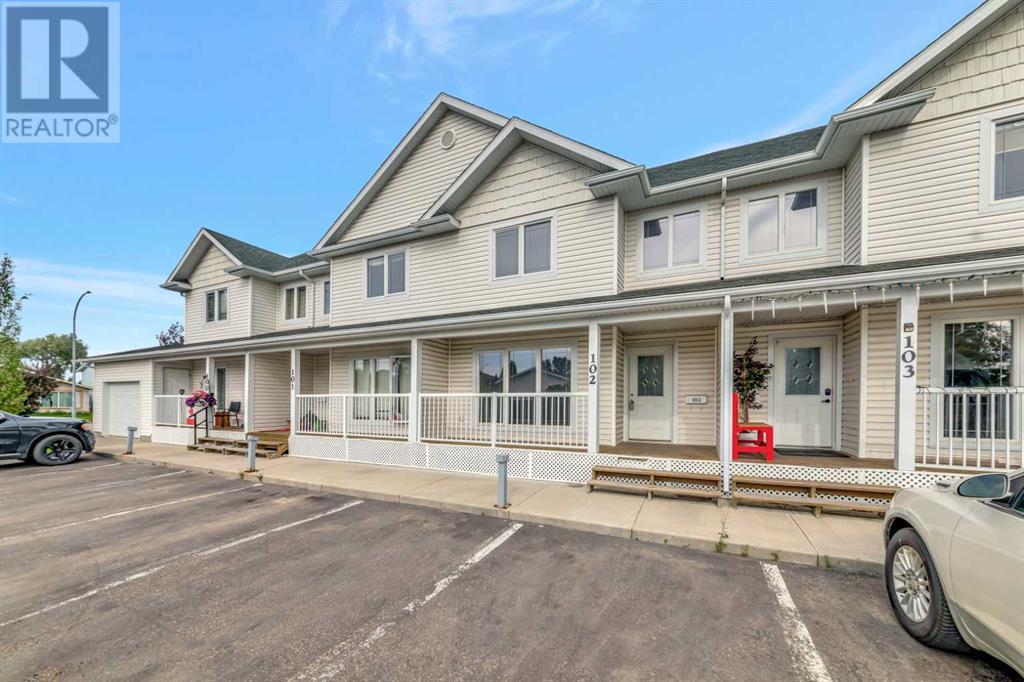 102, 4405 32 Street Property Photo 1
