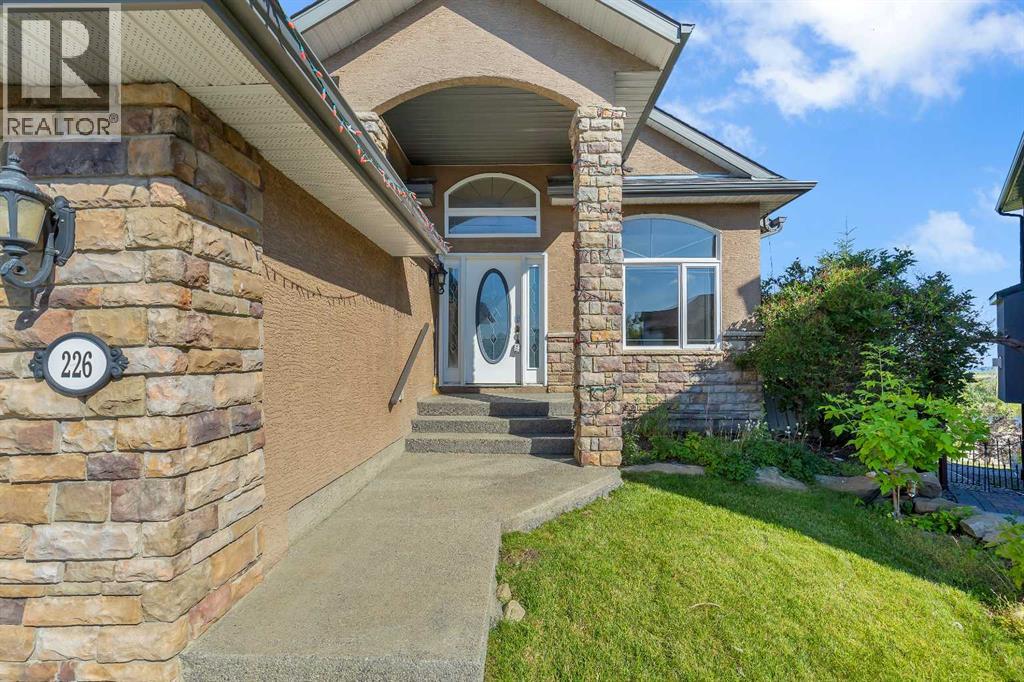 226 Royal Birch View Property Photo 4