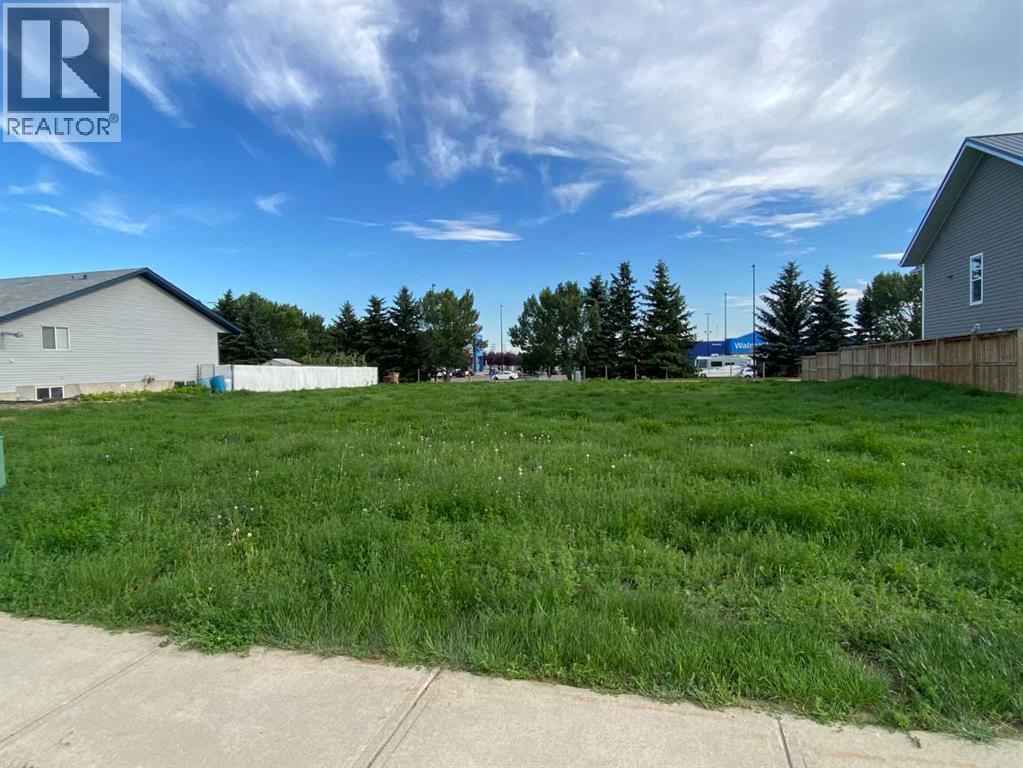 89 Upland Boulevard W Property Photo 1