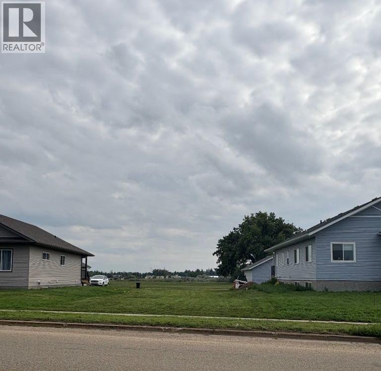 117 Upland Boulevard W Property Photo 2