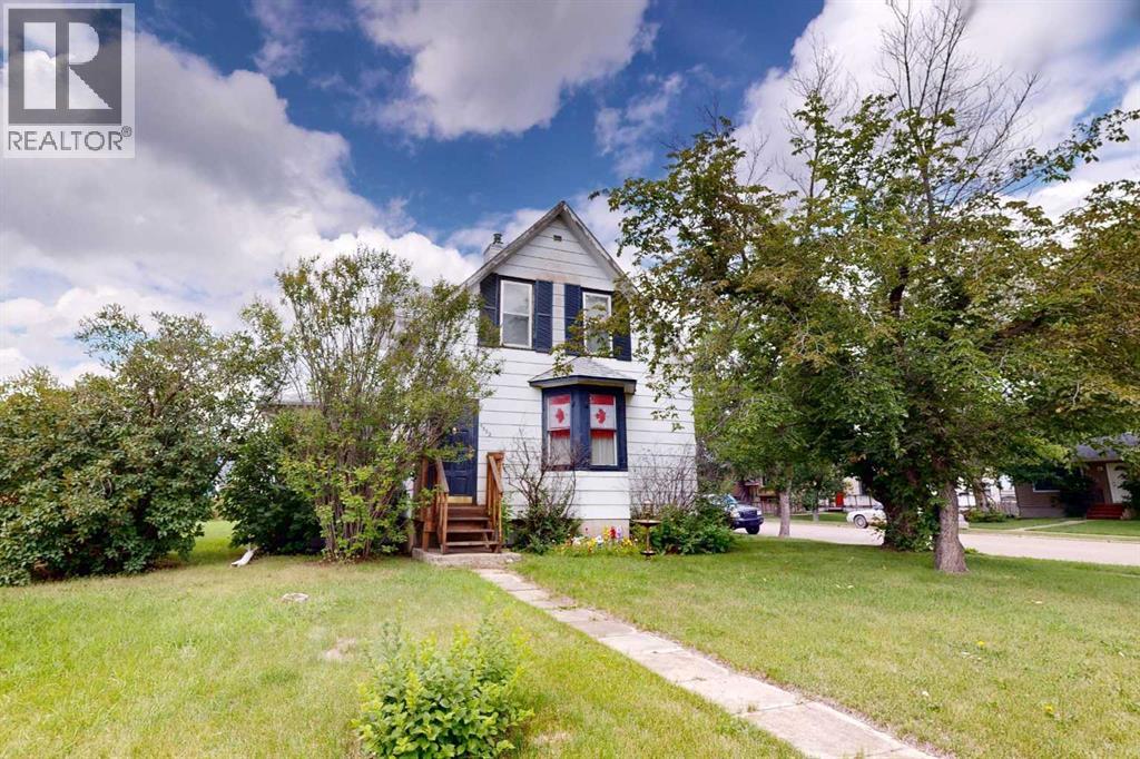 4502 49 Avenue Property Photo 1