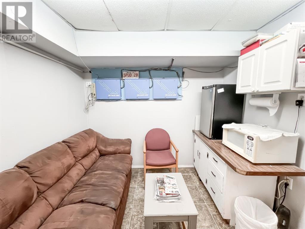 11113 102 Avenue Property Photo 7
