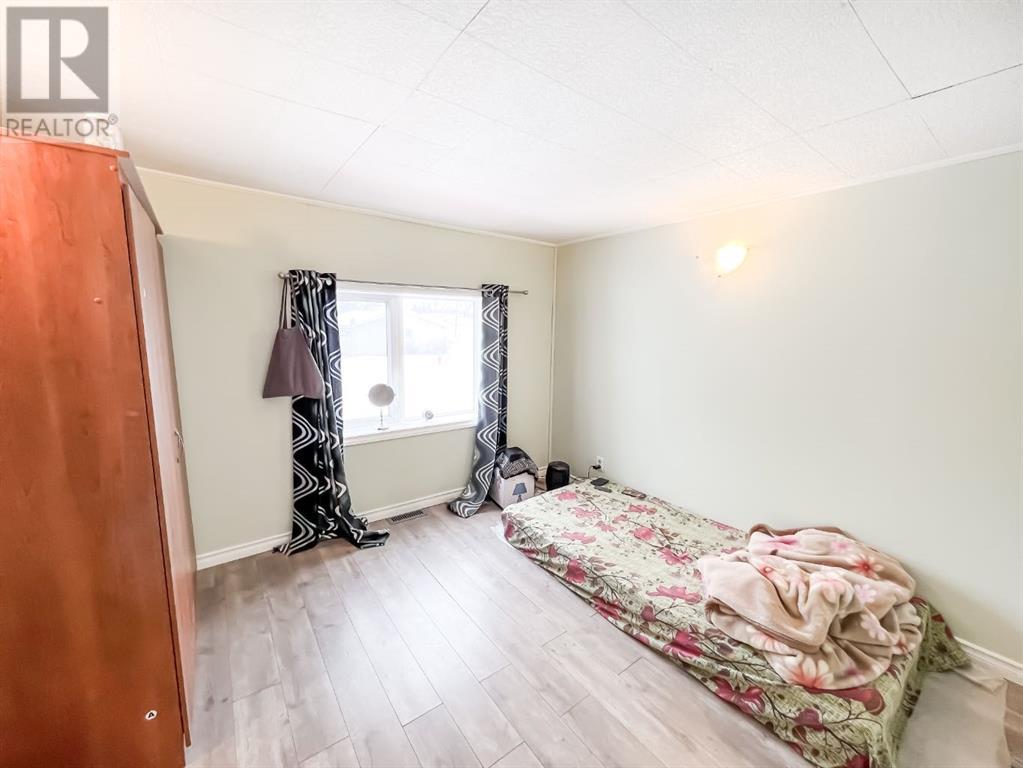 11113 102 Avenue Property Photo 37