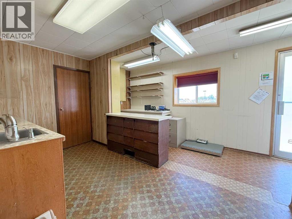 5615 Railway Avenue Property Photo 4