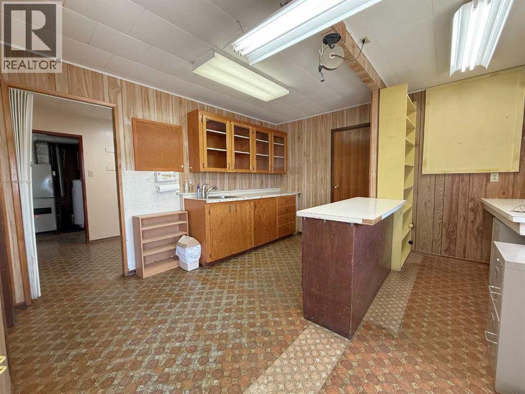 5615 Railway Avenue Property Photo 5