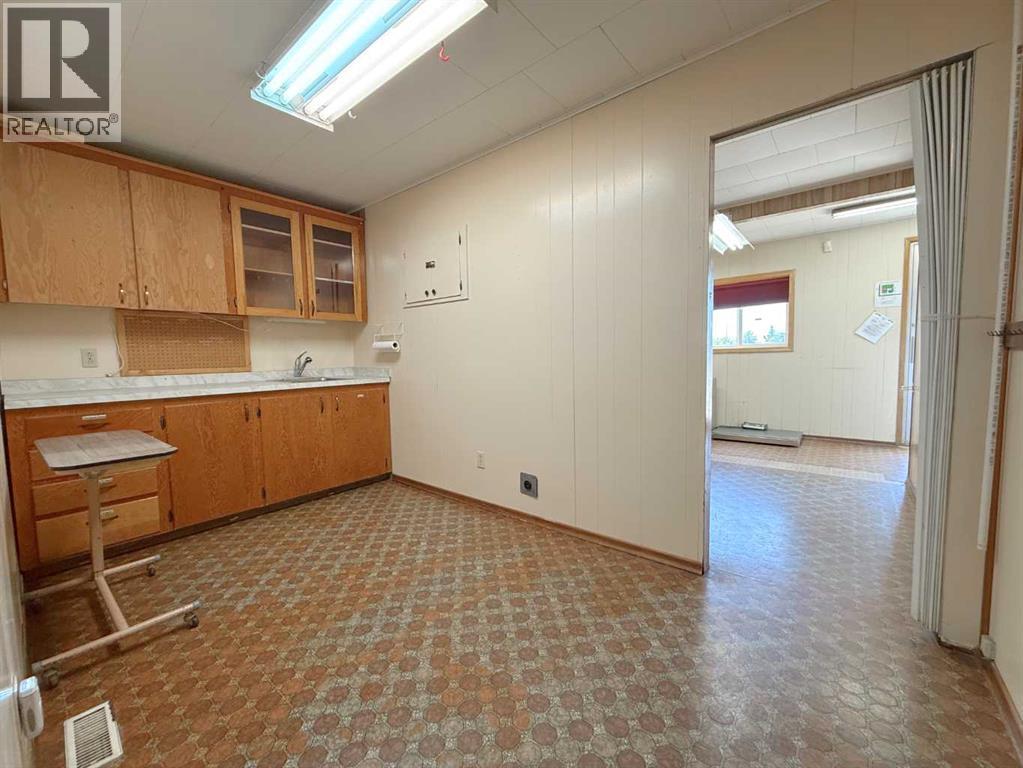 5615 Railway Avenue Property Photo 8