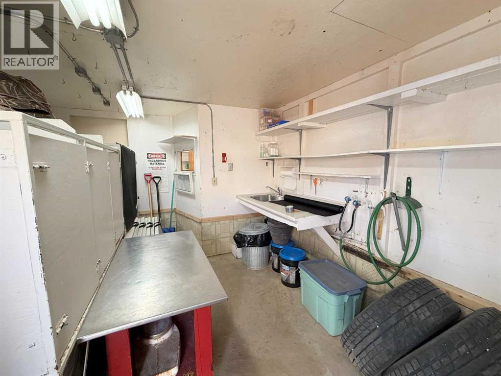 5615 Railway Avenue Property Photo 16