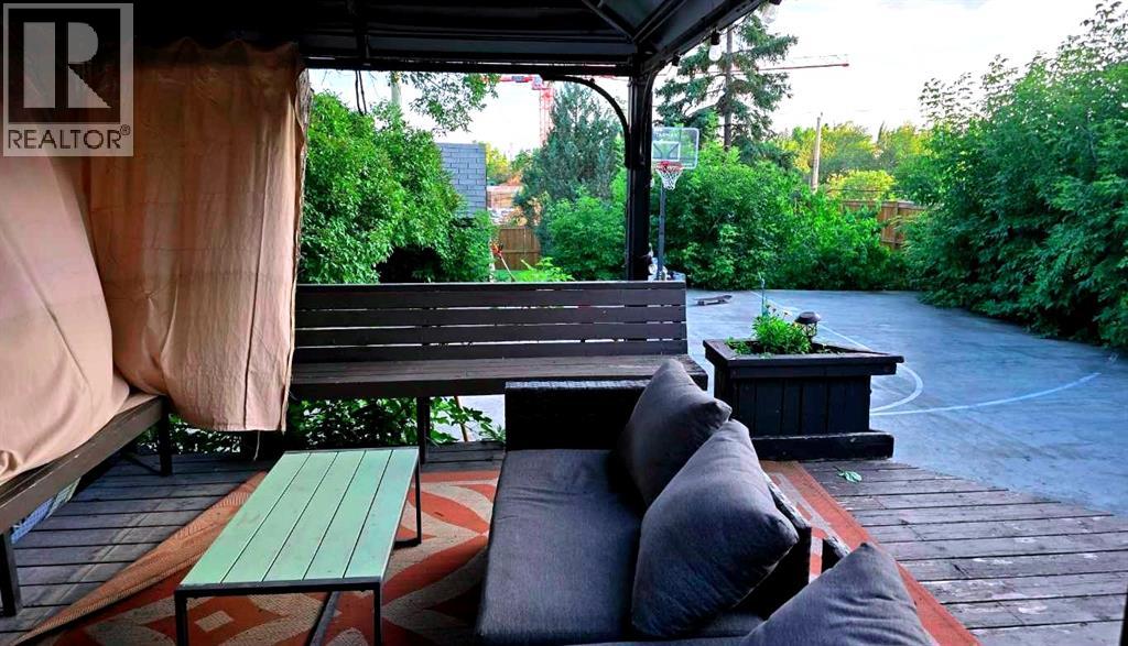 39 34 Avenue Property Photo 4