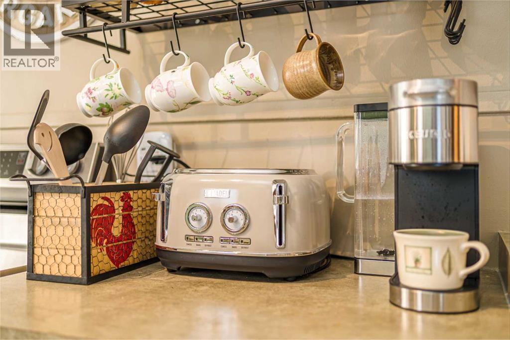 39 34 Avenue Property Photo 17