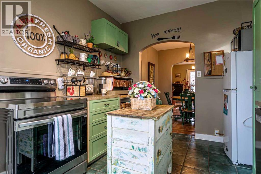 39 34 Avenue Property Photo 19