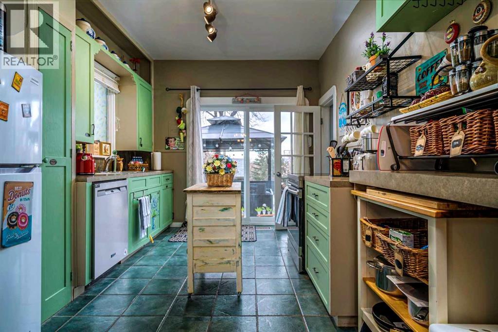 39 34 Avenue Property Photo 20