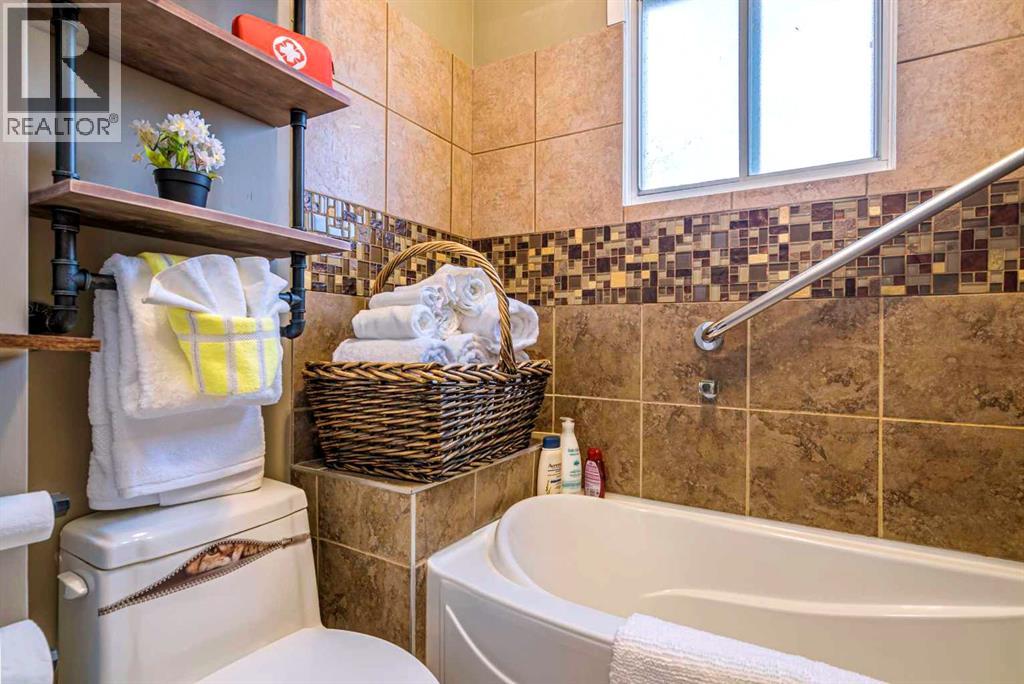 39 34 Avenue Property Photo 22