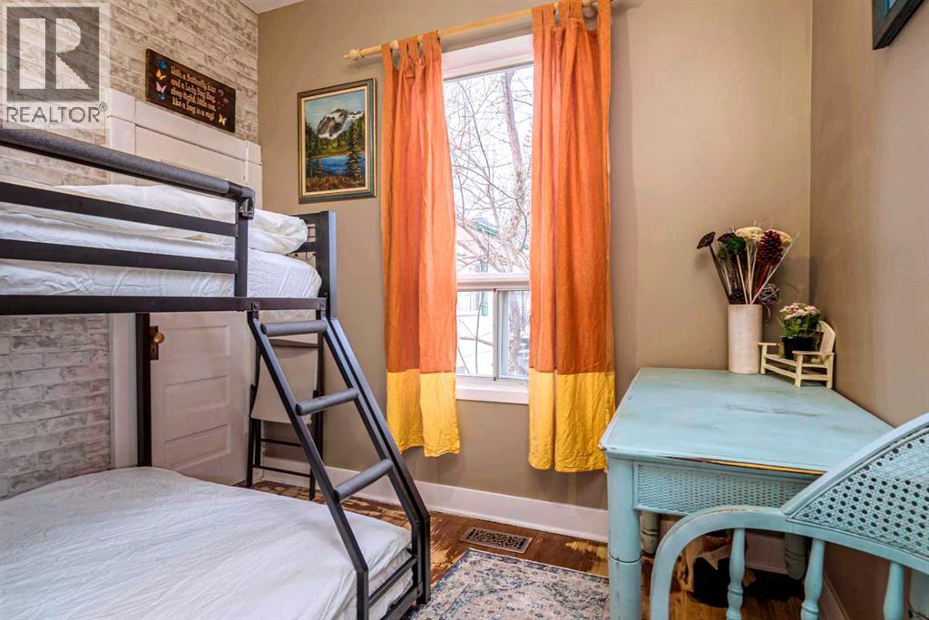 39 34 Avenue Property Photo 24