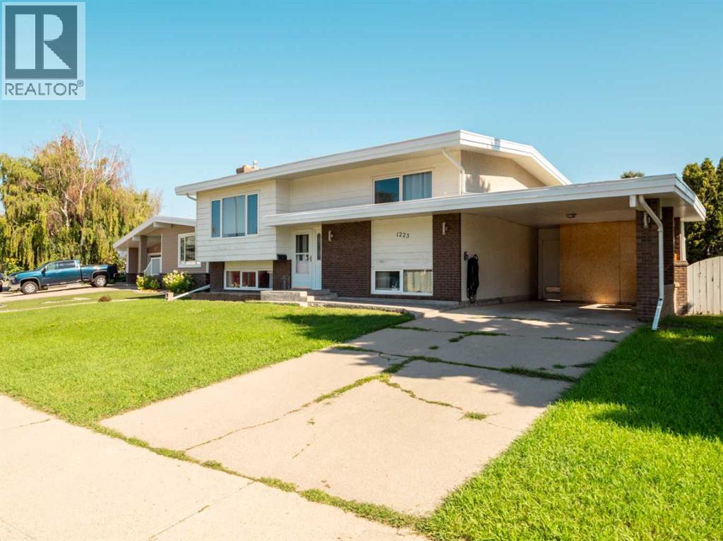 1223 St. Catherine Road N Property Photo 2