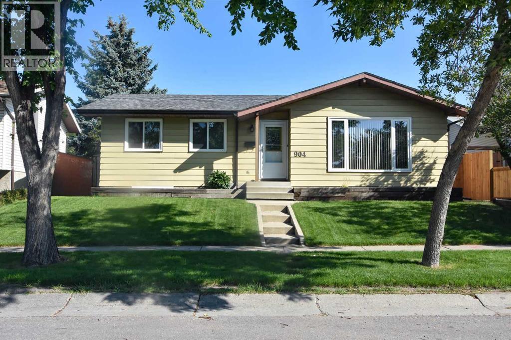 904 Abbotsford Drive Ne Property Photo 1