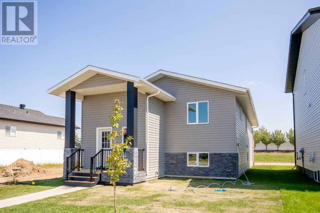109 Aztec Crescent Property Photo 1