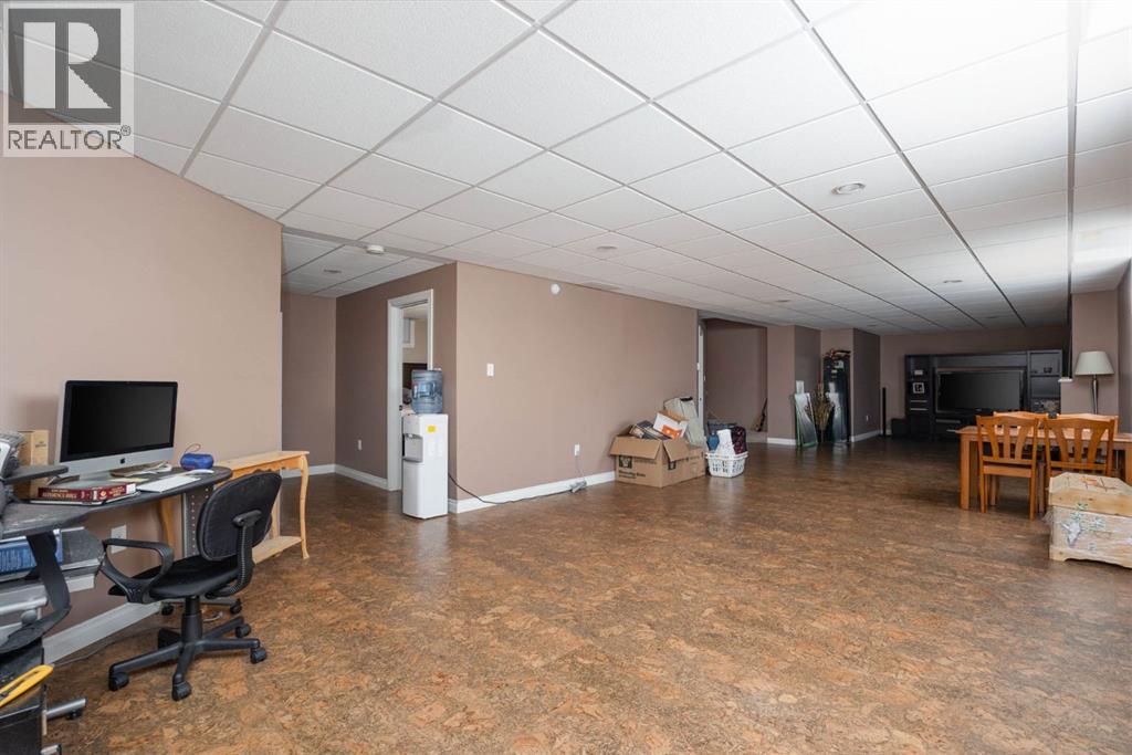 549 Walnut Crescent Property Photo 23