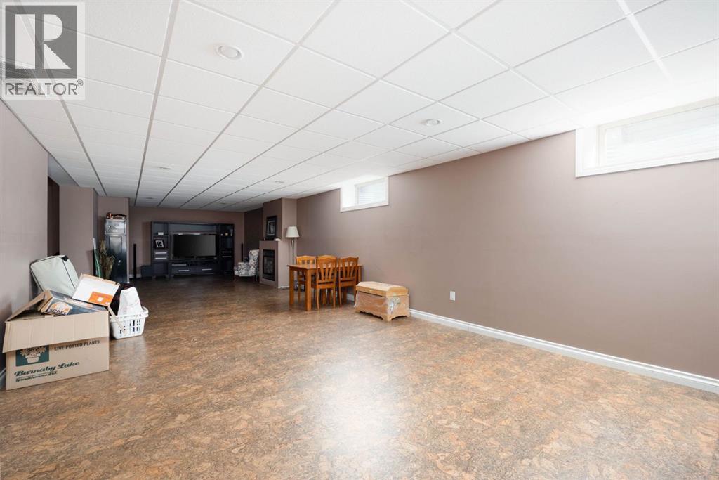 549 Walnut Crescent Property Photo 24