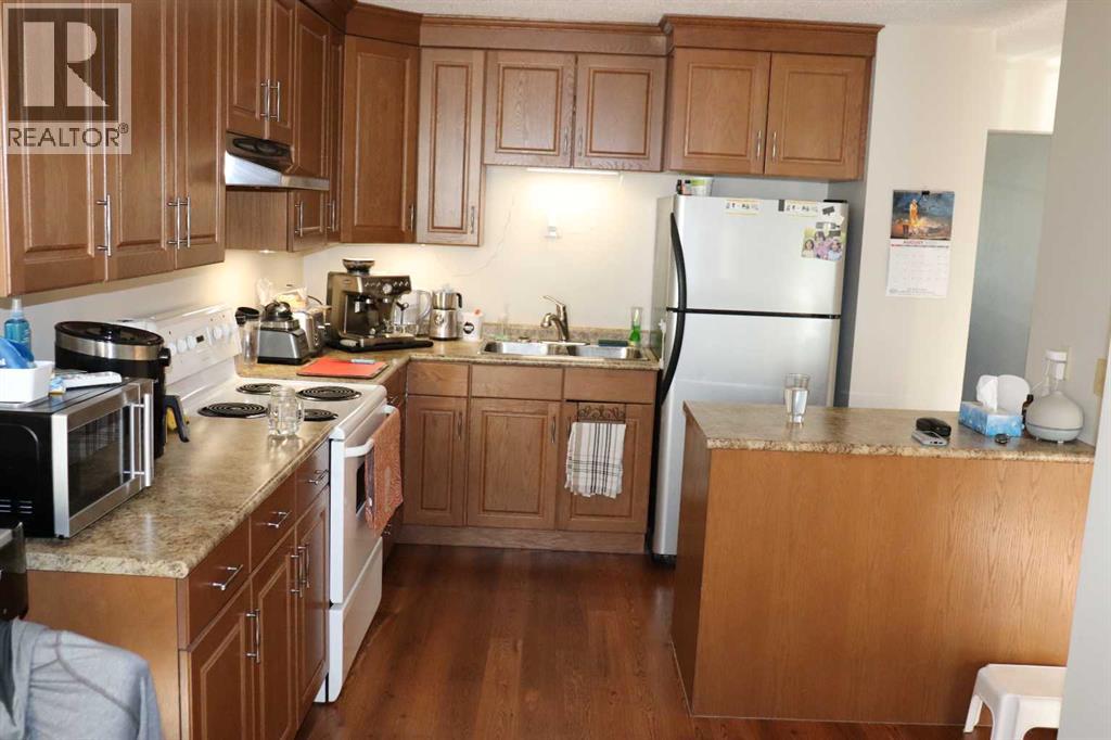 5437 10 Avenue Property Photo 5
