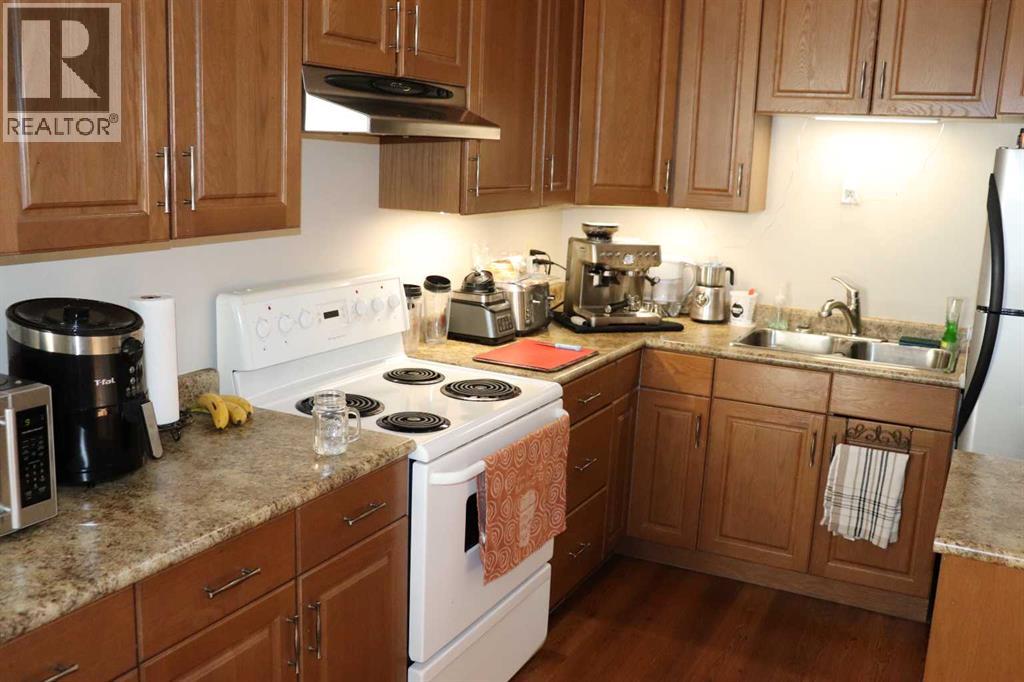 5437 10 Avenue Property Photo 6
